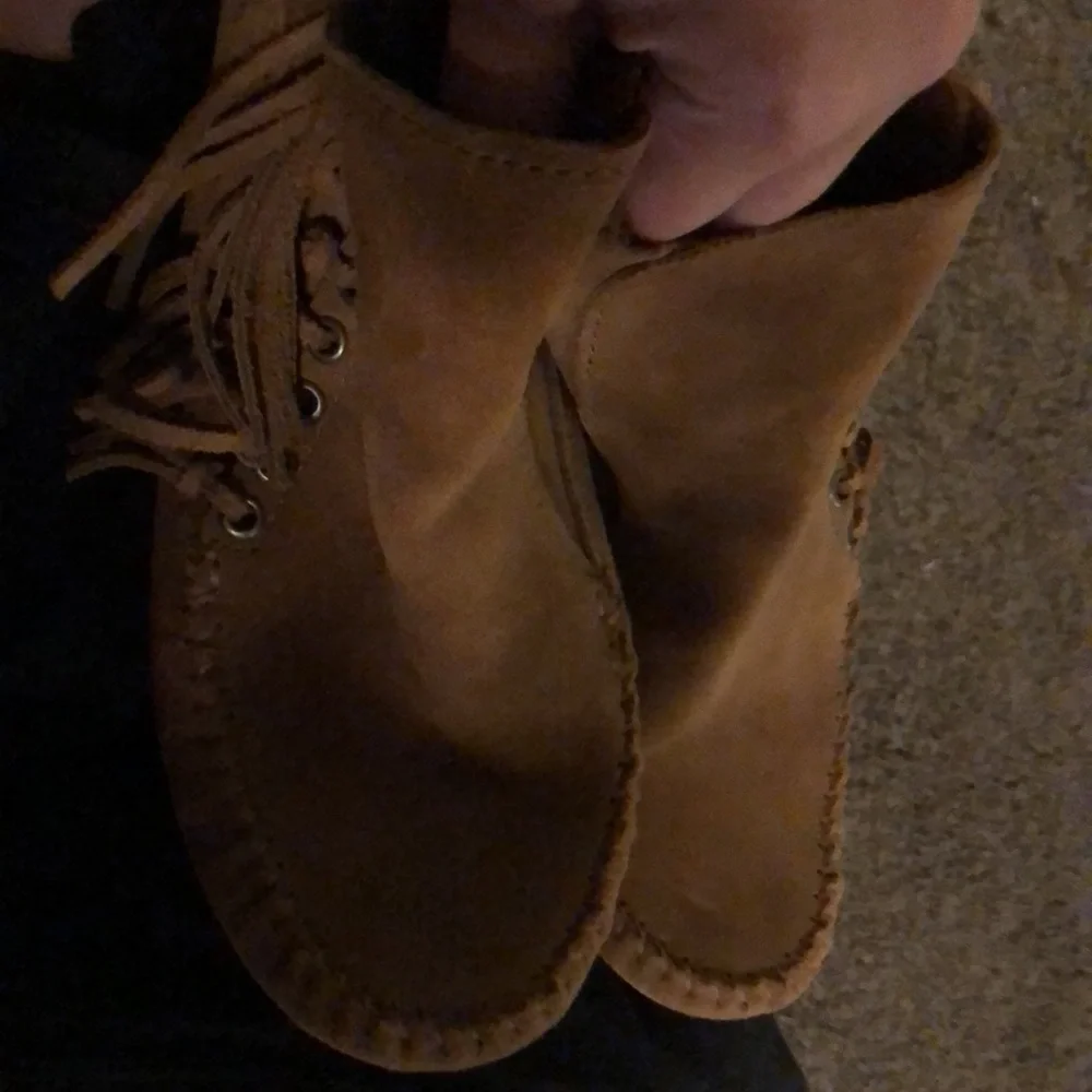 Minnetonka leather fringe booties - Picture 6 of 7